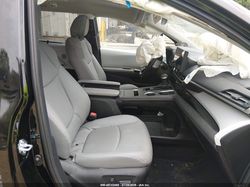 TOYOTA SIENNA - zdjęcie 5