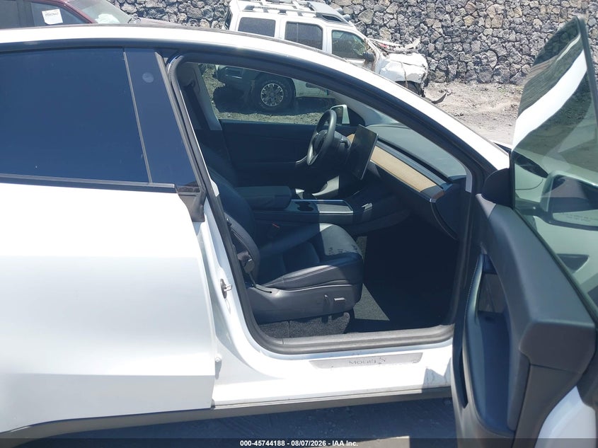 TESLA MODEL Y - zdjęcie 5