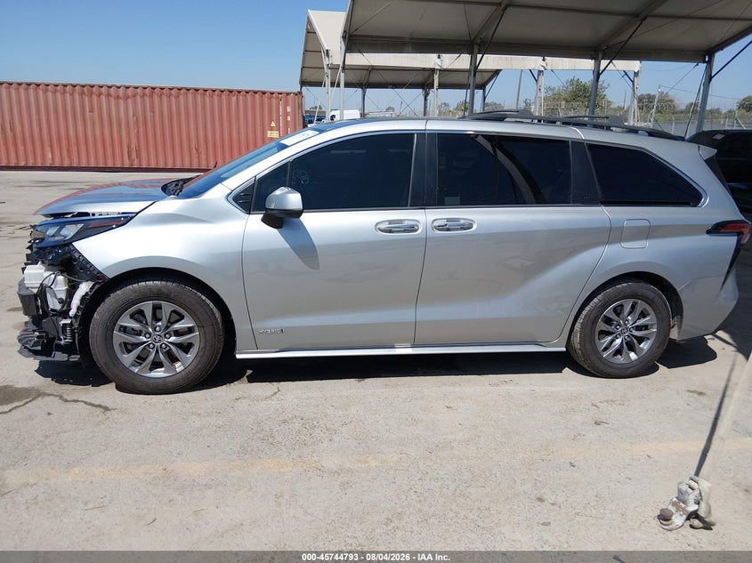 TOYOTA SIENNA - zdjęcie 15