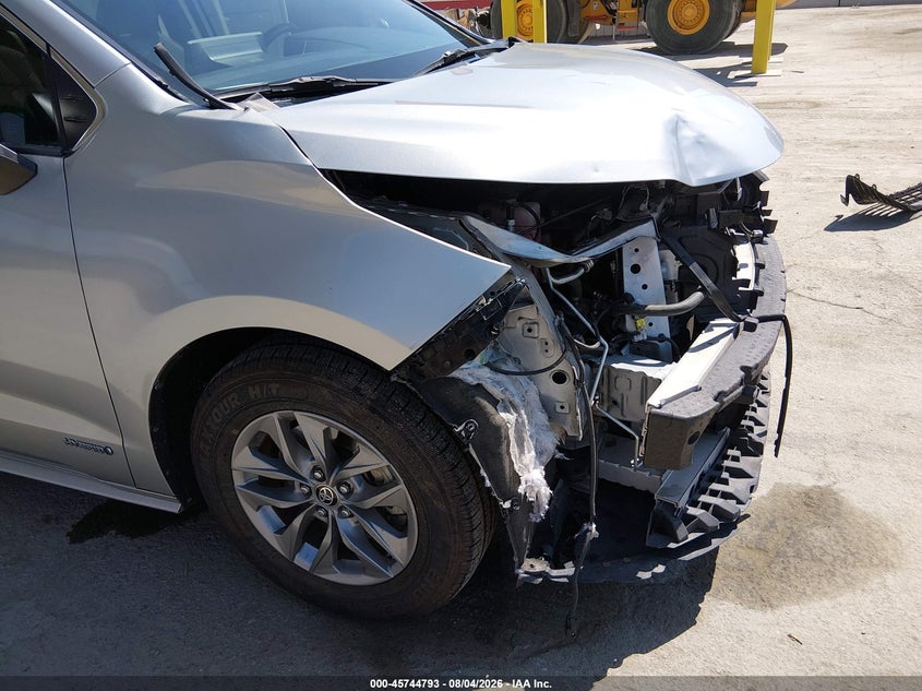 TOYOTA SIENNA - zdjęcie 18