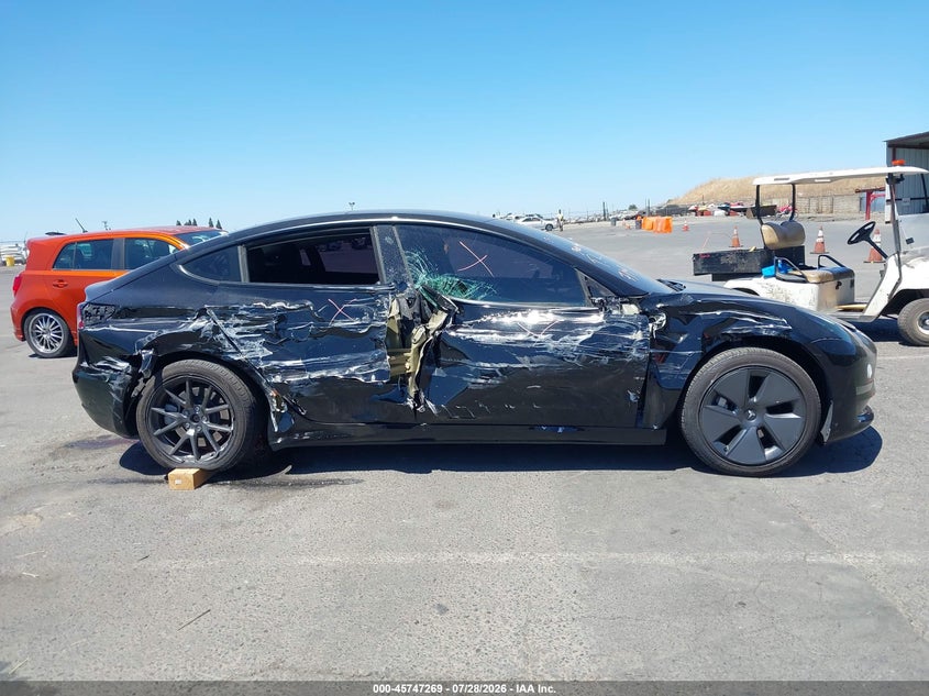 TESLA MODEL 3 - zdjęcie 13