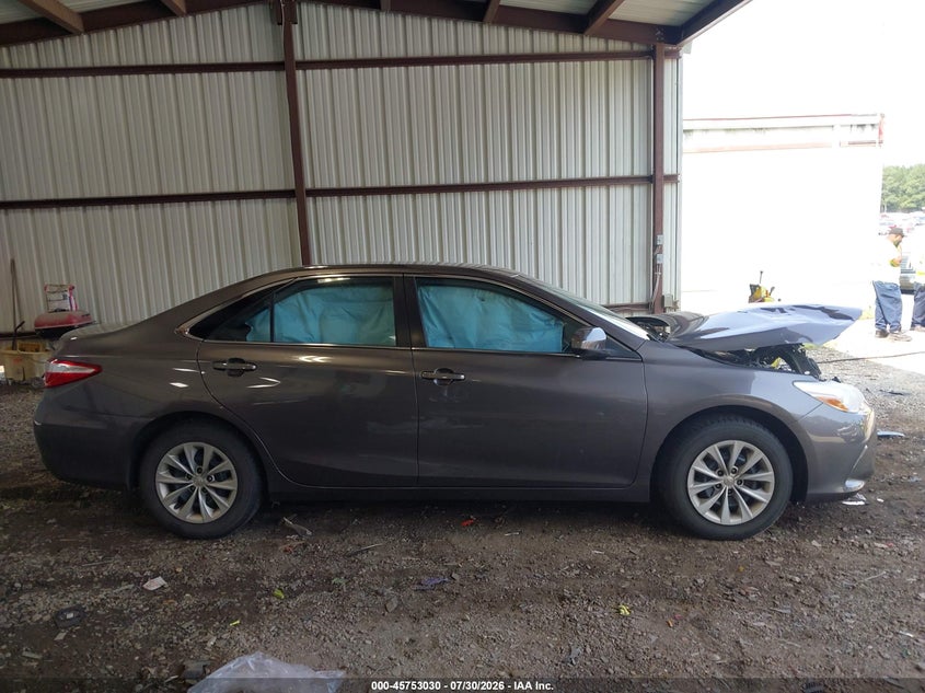 TOYOTA CAMRY - zdjęcie 13