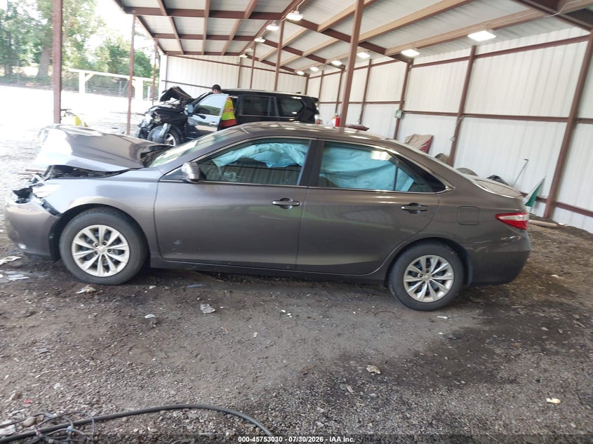 TOYOTA CAMRY - zdjęcie 14