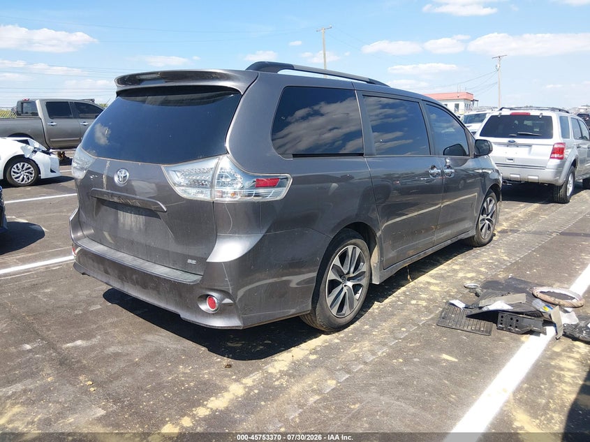 TOYOTA SIENNA - zdjęcie 4