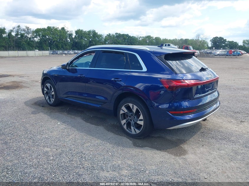 AUDI E-TRON - zdjęcie 3