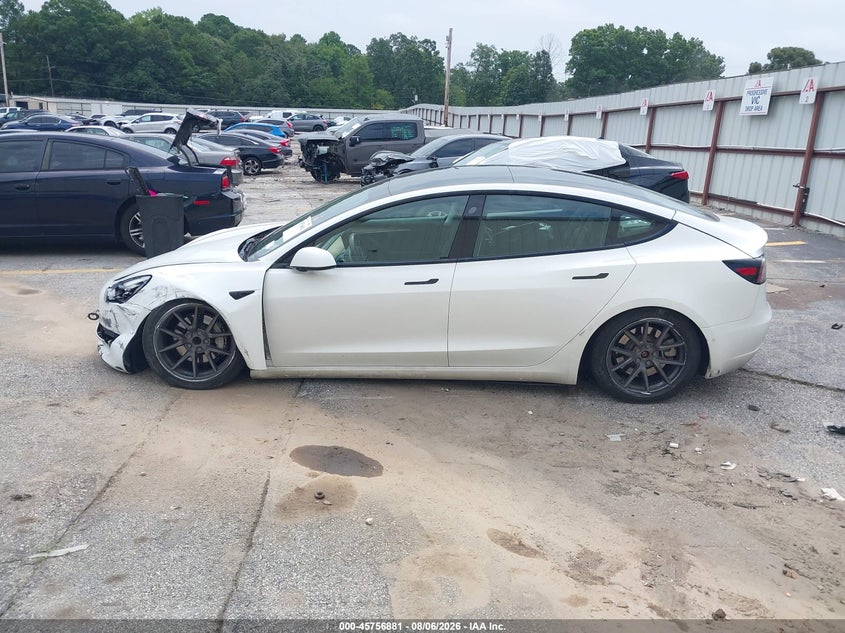 TESLA MODEL 3 - zdjęcie 12