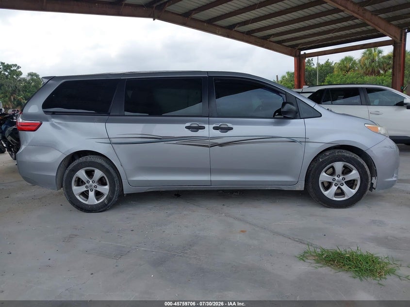 TOYOTA SIENNA - zdjęcie 14