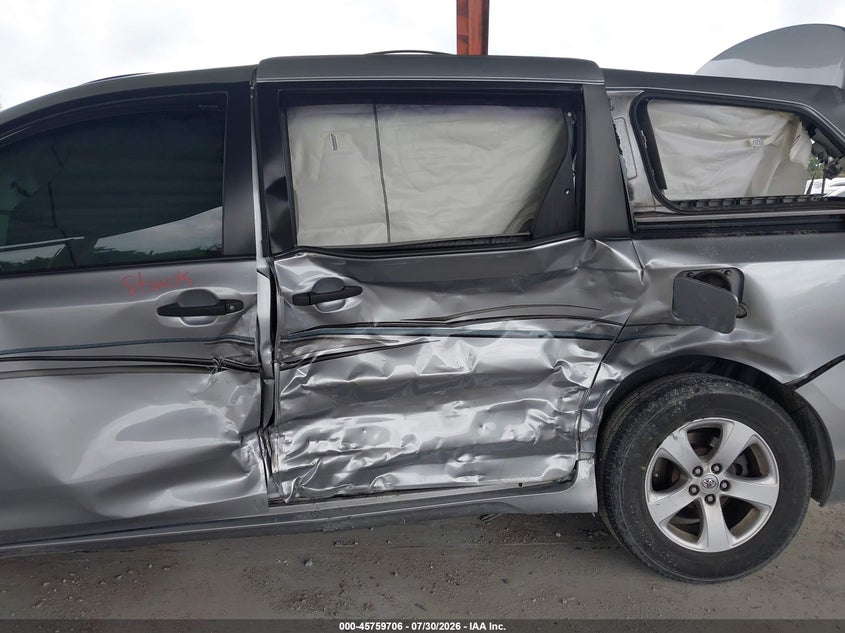 TOYOTA SIENNA - zdjęcie 6