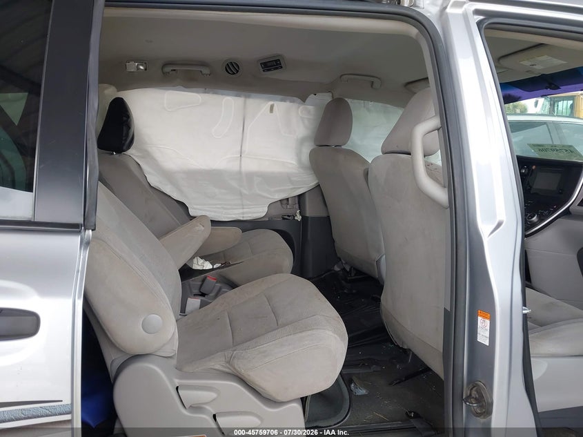 TOYOTA SIENNA - zdjęcie 8