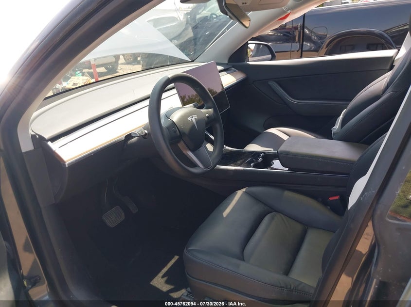 TESLA MODEL Y - zdjęcie 5