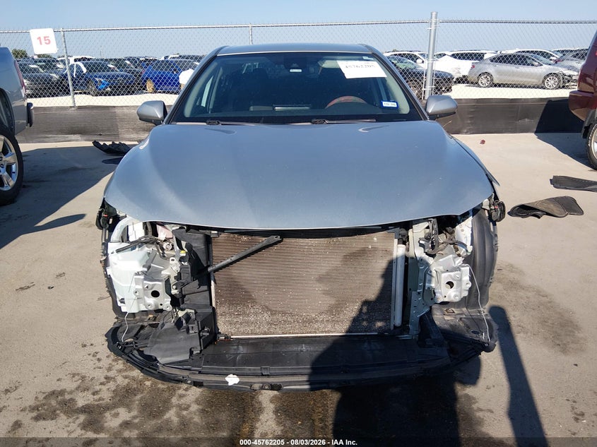 TOYOTA CAMRY - zdjęcie 13
