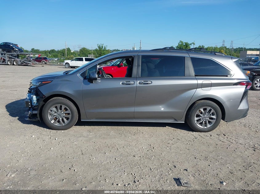 TOYOTA SIENNA - zdjęcie 13