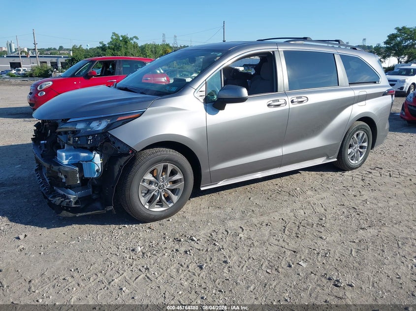 TOYOTA SIENNA - zdjęcie 2