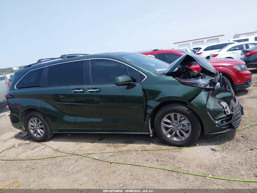 TOYOTA SIENNA - zdjęcie 13