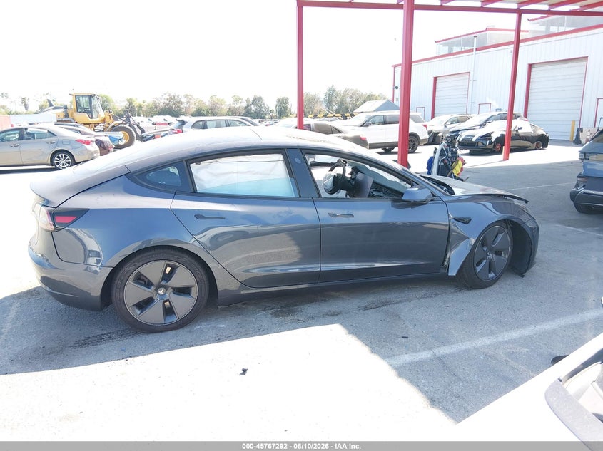 TESLA MODEL 3 - zdjęcie 14