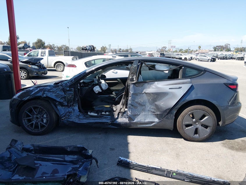 TESLA MODEL 3 - zdjęcie 15