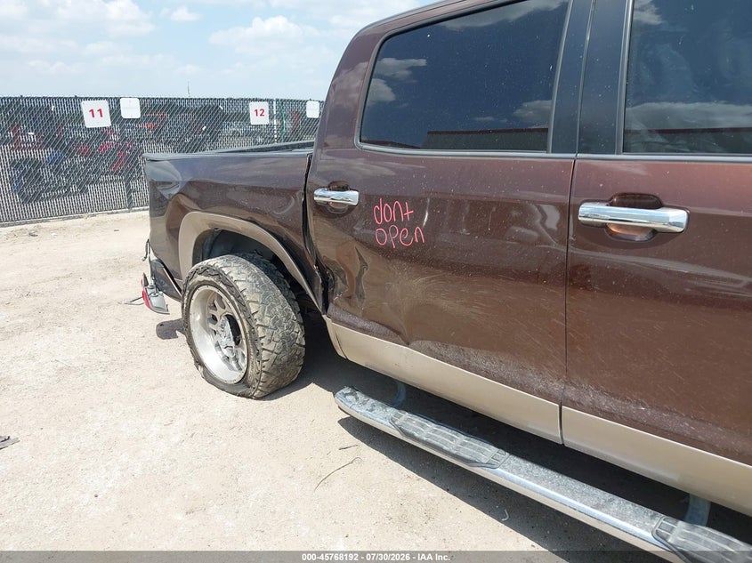 TOYOTA TUNDRA - zdjęcie 6