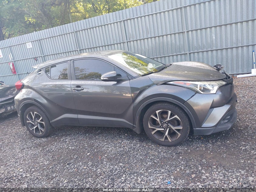 TOYOTA C-HR - zdjęcie 13