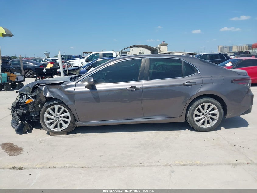 TOYOTA CAMRY - zdjęcie 15