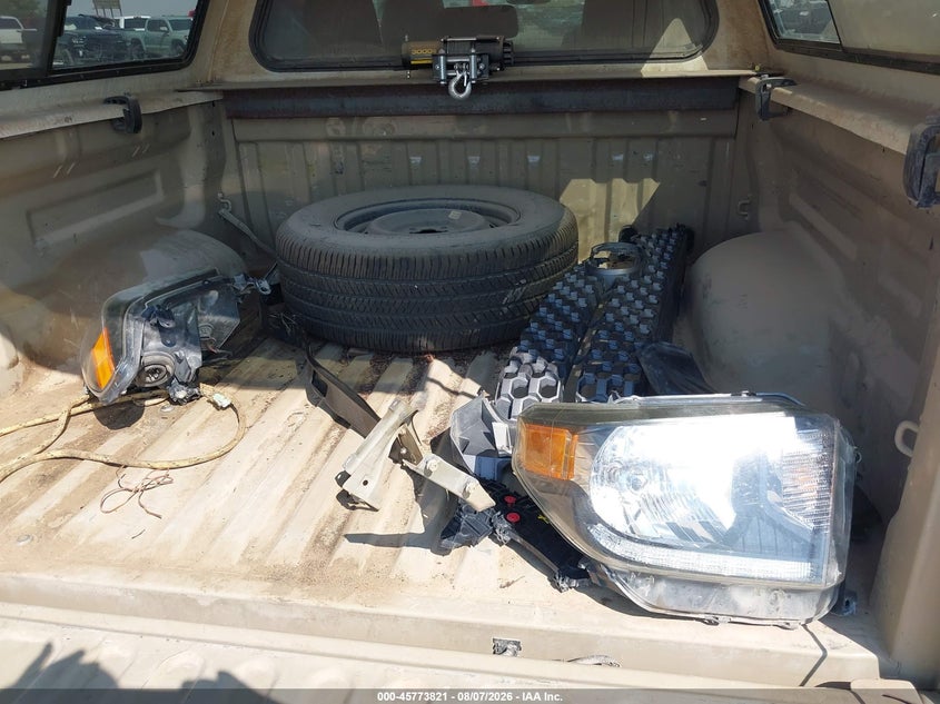 TOYOTA TUNDRA - zdjęcie 12