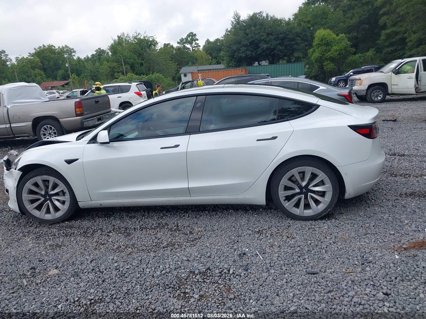 TESLA MODEL 3 - zdjęcie 13