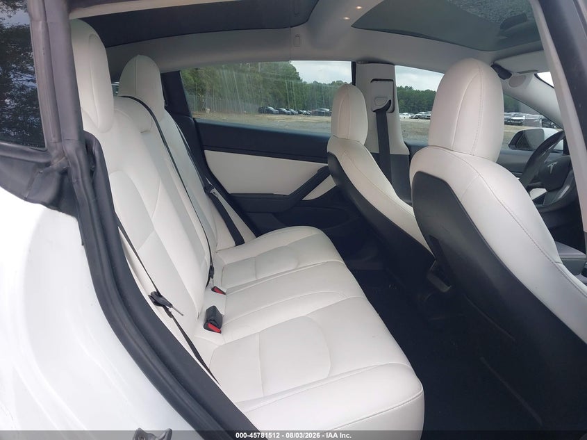 TESLA MODEL 3 - zdjęcie 8