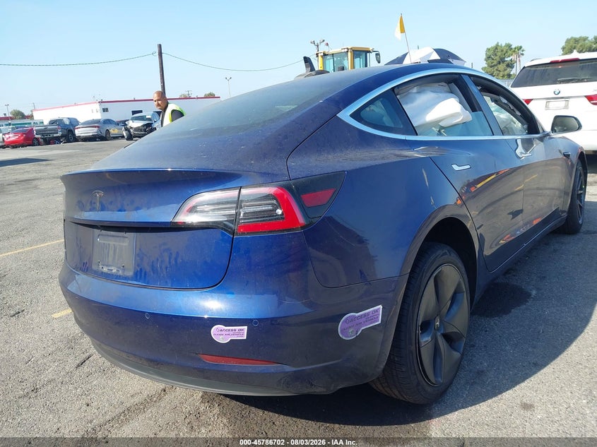 TESLA MODEL 3 - zdjęcie 4