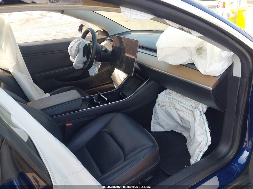 TESLA MODEL 3 - zdjęcie 5