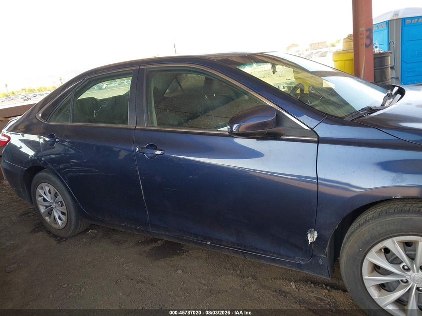TOYOTA CAMRY - zdjęcie 13