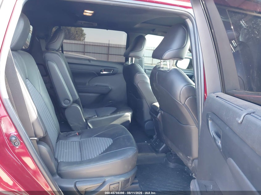TOYOTA HIGHLANDER - zdjęcie 8