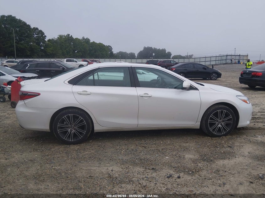 TOYOTA CAMRY - zdjęcie 13