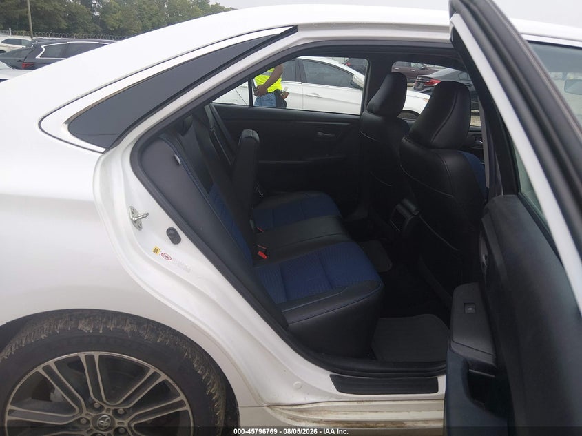 TOYOTA CAMRY - zdjęcie 8