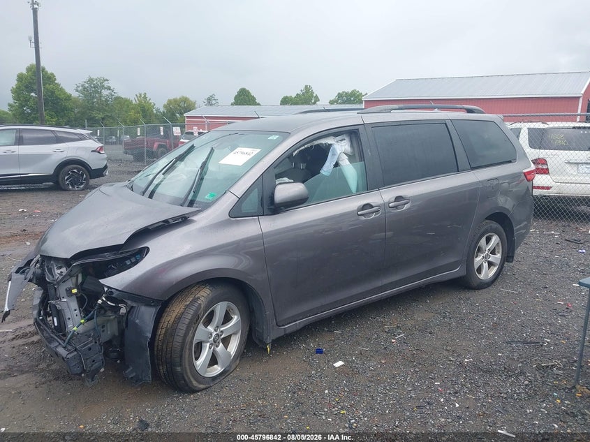 TOYOTA SIENNA - zdjęcie 14