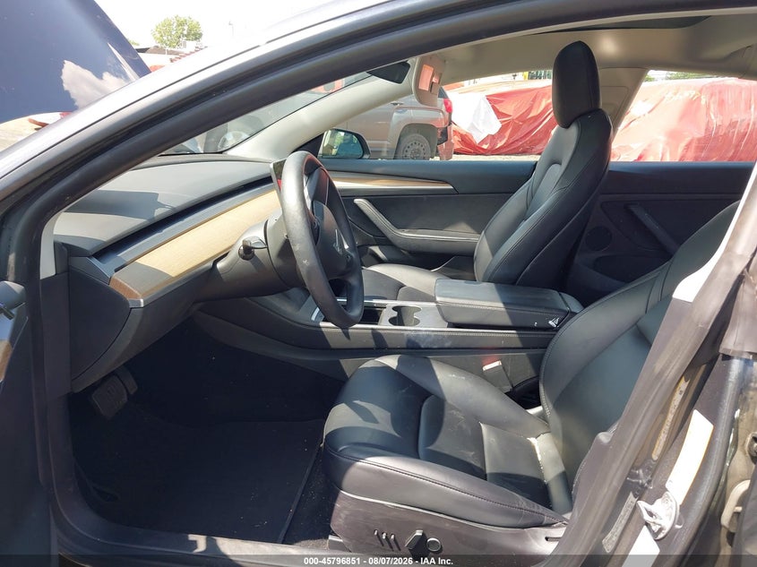 TESLA MODEL 3 - zdjęcie 5