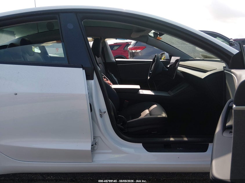 TESLA MODEL 3 - zdjęcie 5