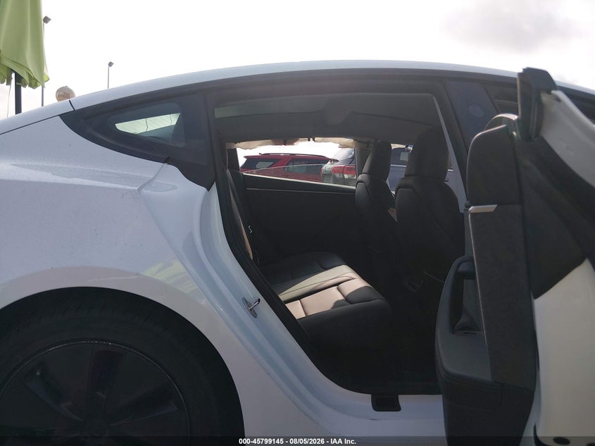 TESLA MODEL 3 - zdjęcie 8