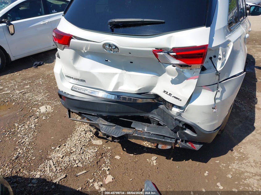 TOYOTA HIGHLANDER - zdjęcie 18