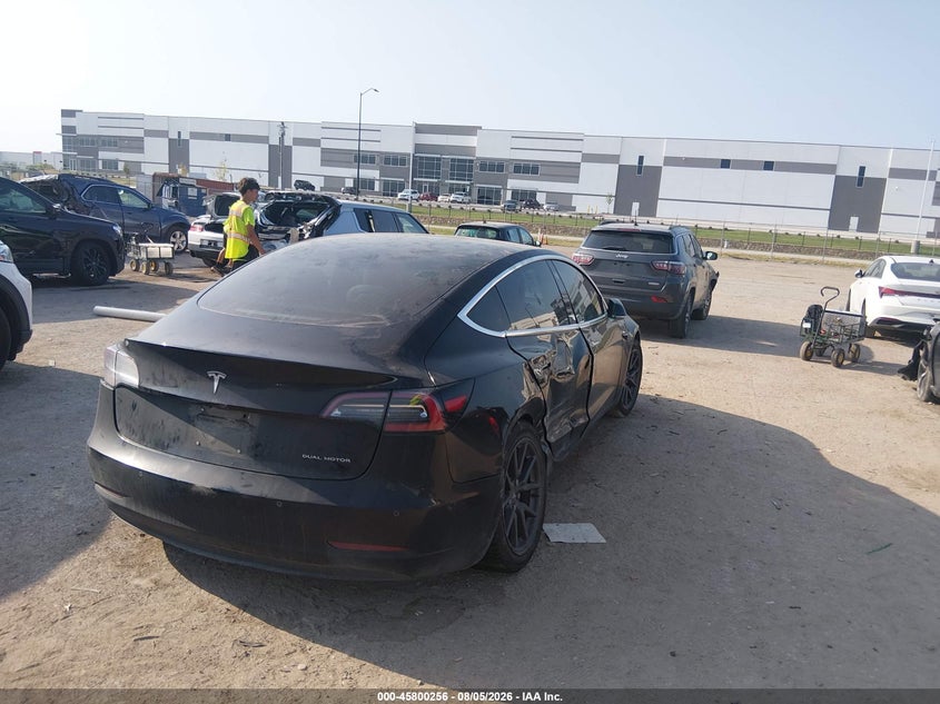 TESLA MODEL 3 - zdjęcie 4