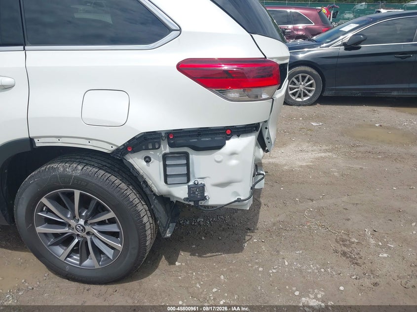 TOYOTA HIGHLANDER - zdjęcie 21