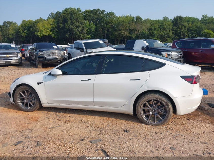 TESLA MODEL 3 - zdjęcie 13