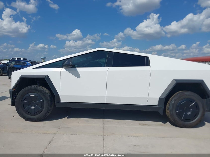 TESLA CYBERTRUCK - zdjęcie 15
