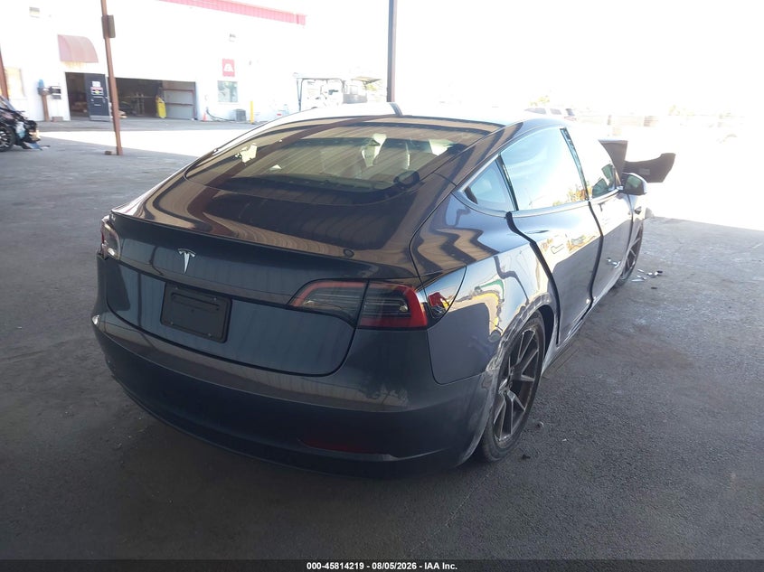 TESLA MODEL 3 - zdjęcie 4