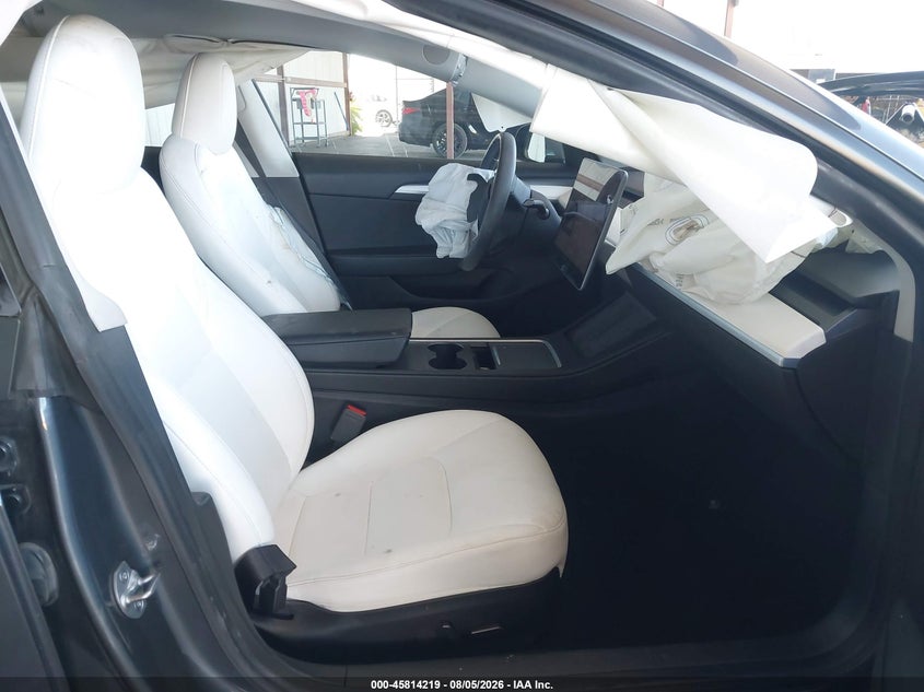 TESLA MODEL 3 - zdjęcie 5