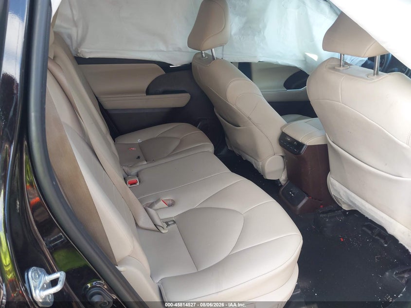 TOYOTA HIGHLANDER - zdjęcie 8