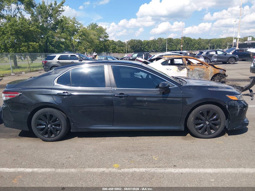 TOYOTA CAMRY - zdjęcie 13