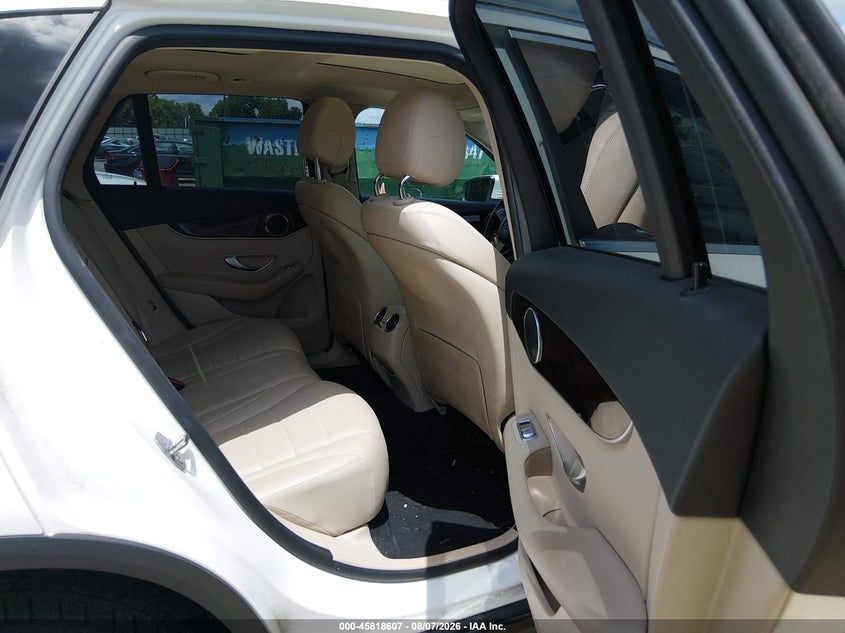 MERCEDES-BENZ GLC 300 - zdjęcie 8