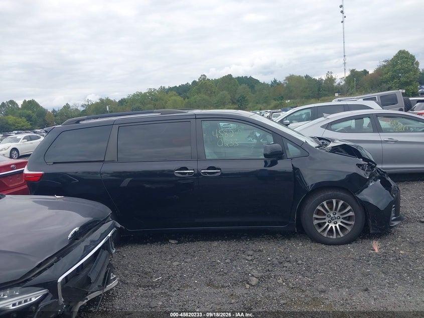 TOYOTA SIENNA - zdjęcie 13