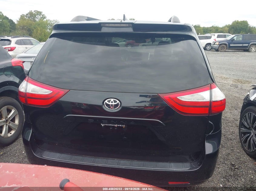 TOYOTA SIENNA - zdjęcie 16