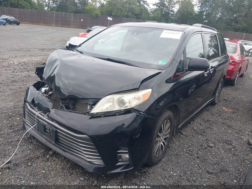 TOYOTA SIENNA - zdjęcie 2