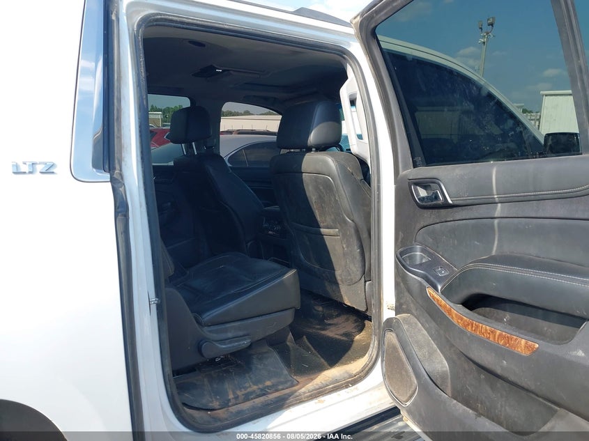 CHEVROLET SUBURBAN - zdjęcie 8